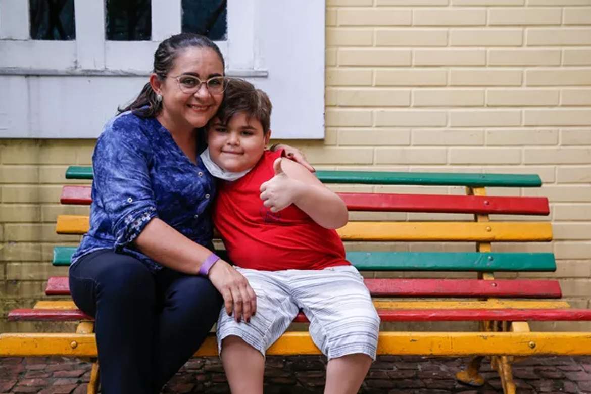 Cearense de 8 anos faz rifa da bicicleta que ganhou no Natal para custear tratamento de doença rara em SP