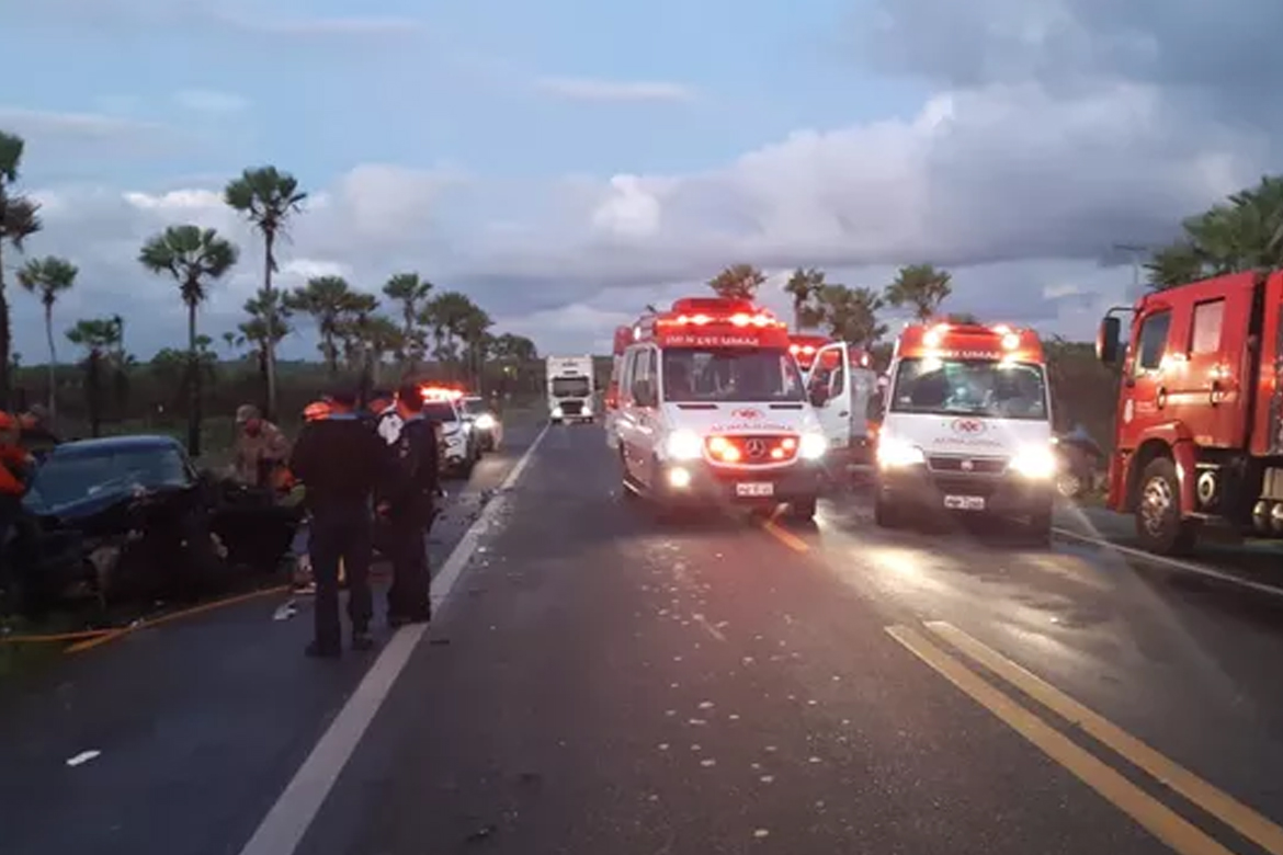 Motorista faz esposa refém após matar a sogra e, na fuga, causa acidente com 3 mortes
