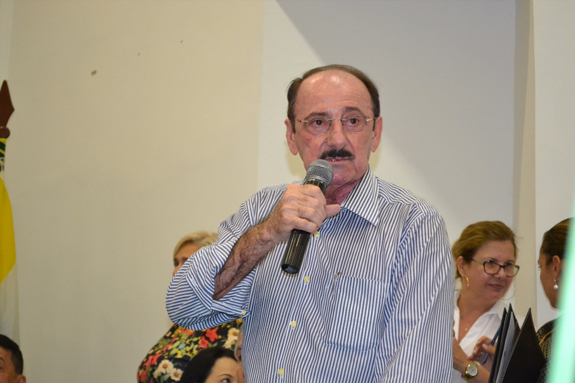 Vereador de Crateús acusa prefeito de participar do esquema de rachadinha