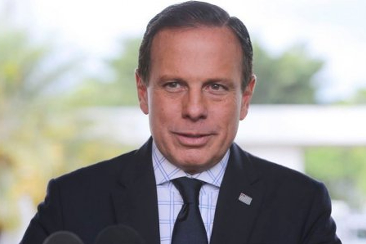 João Doria diz que primeiro lote da vacina Coronavac chega nesta quinta (19) ao Brasil