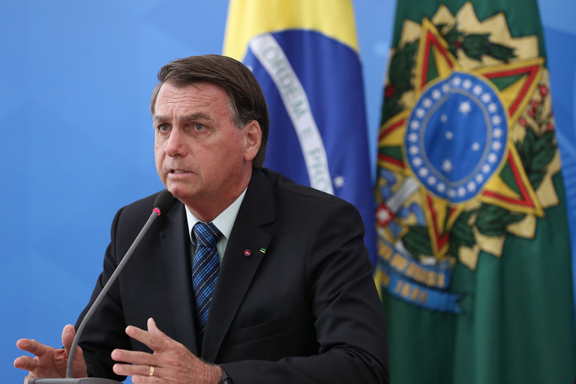 Bolsonaro diz estar 'negociando' auxílio com Guedes, Onyx e Marinho