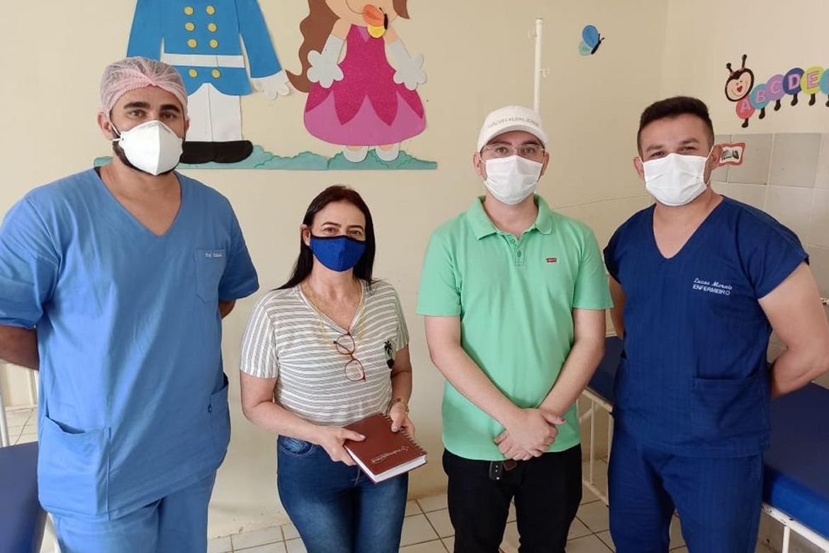 A Secretária de Saúde de Poranga, apresenta novo gestor do Hospital Municipal Francisco Antônio de Pinho