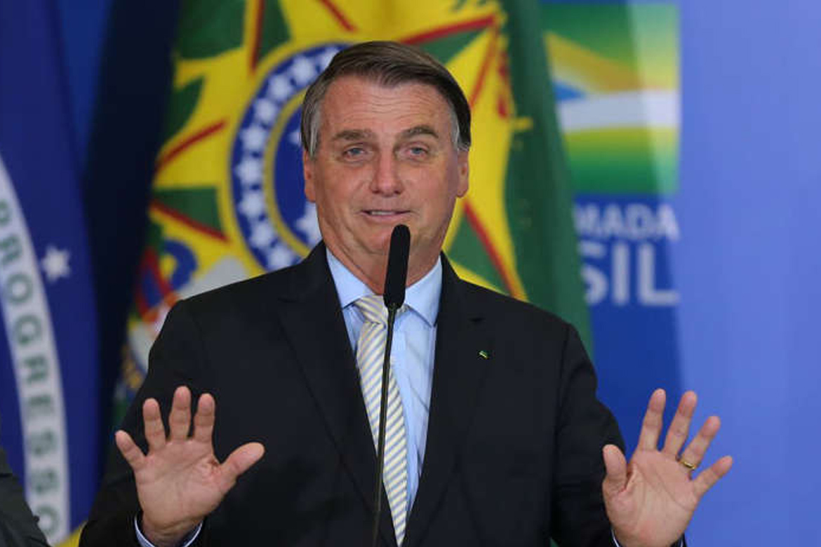 Após gastar R$ 48 milhões, Bolsonaro confessa caixa-preta do BNDES não existe