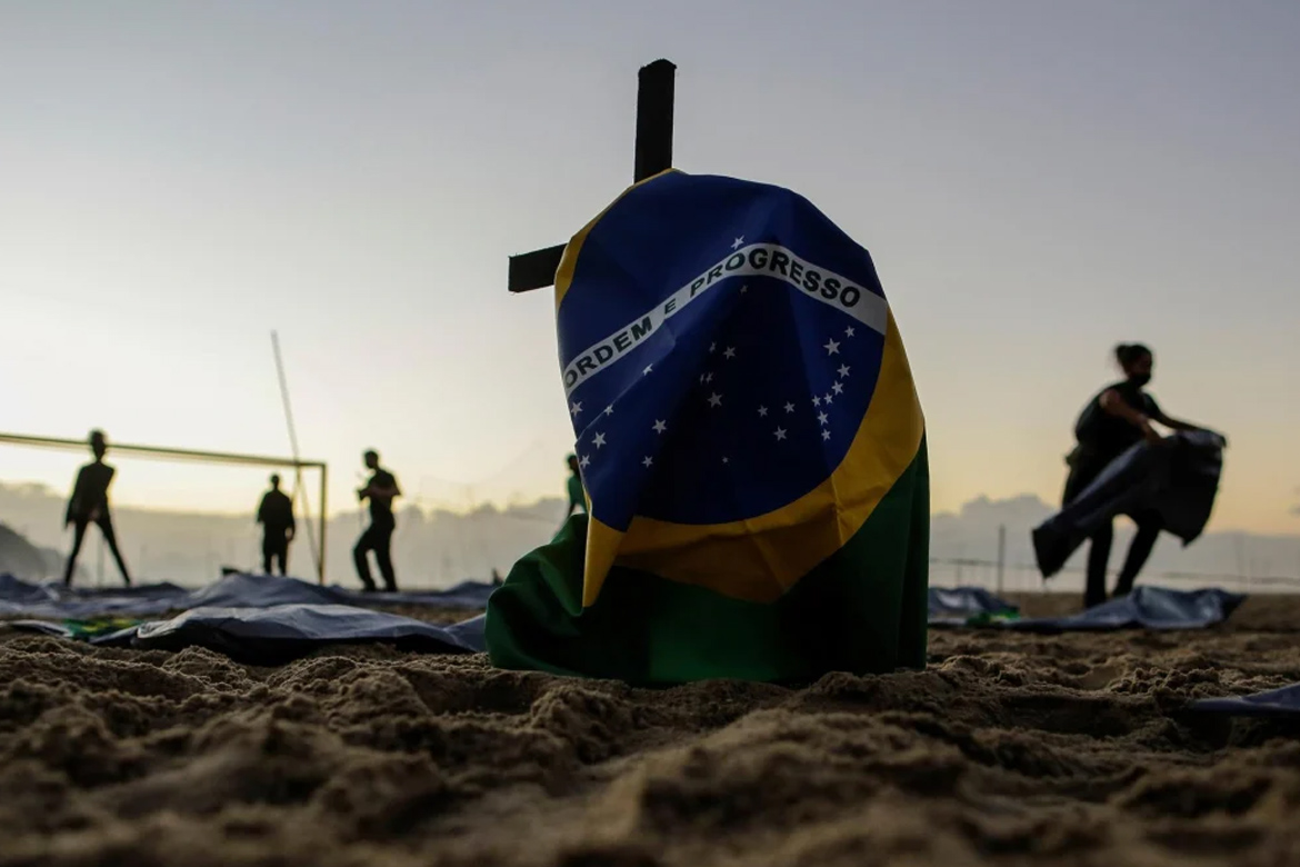 Brasil registra 2.335 mortes por covid-19 em 24h e ultrapassa marca de 495 mil óbitos