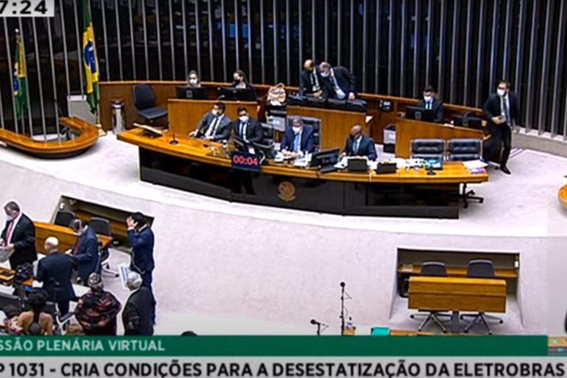 A um dia do prazo, Câmara aprova MP que viabiliza privatização da Eletrobrás