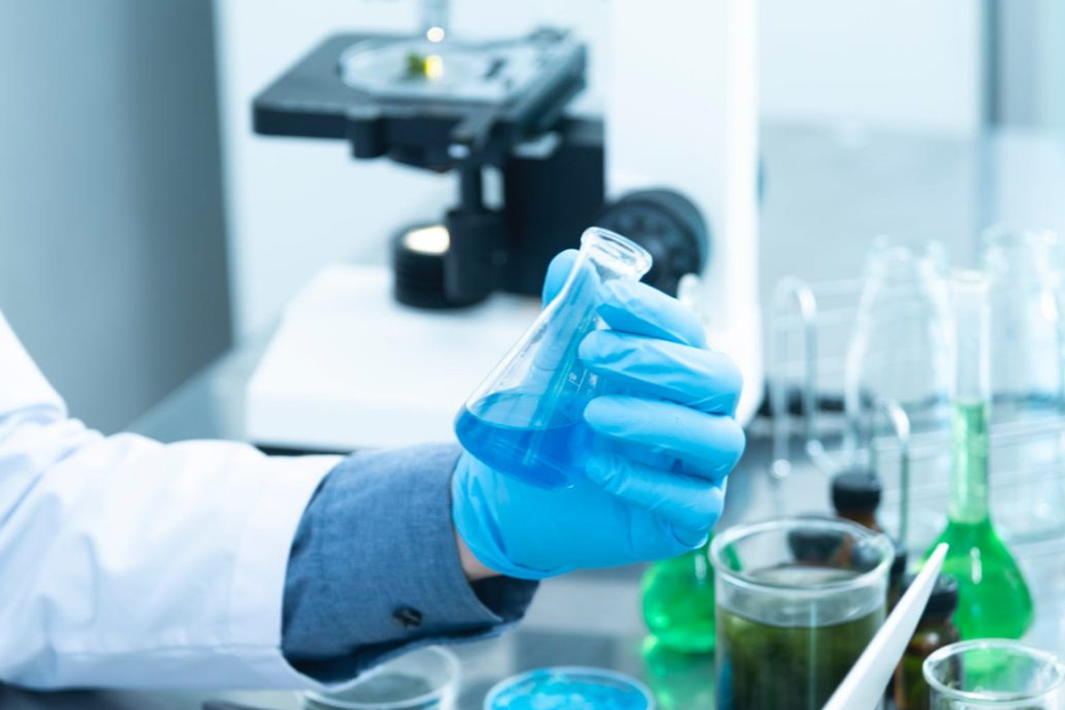 Cientistas testam tratamento com nanopartículas que elimina covid-19