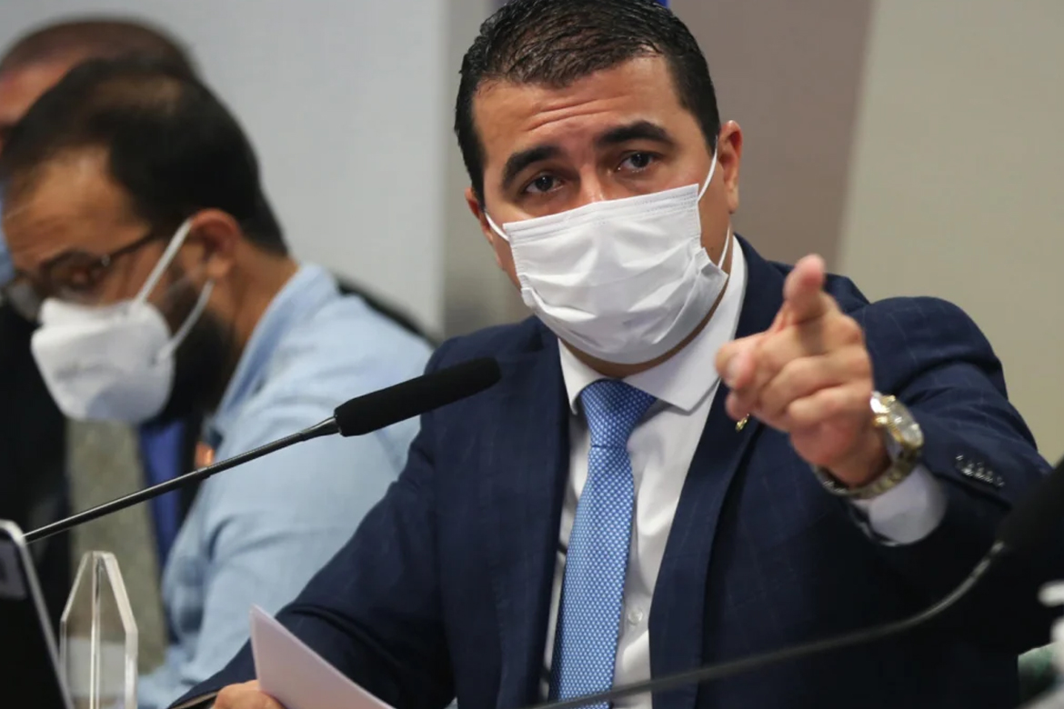 Deputado Luis Miranda afirma ter recebido oferta de propina para não atrapalhar contrato da Covaxin, diz revista