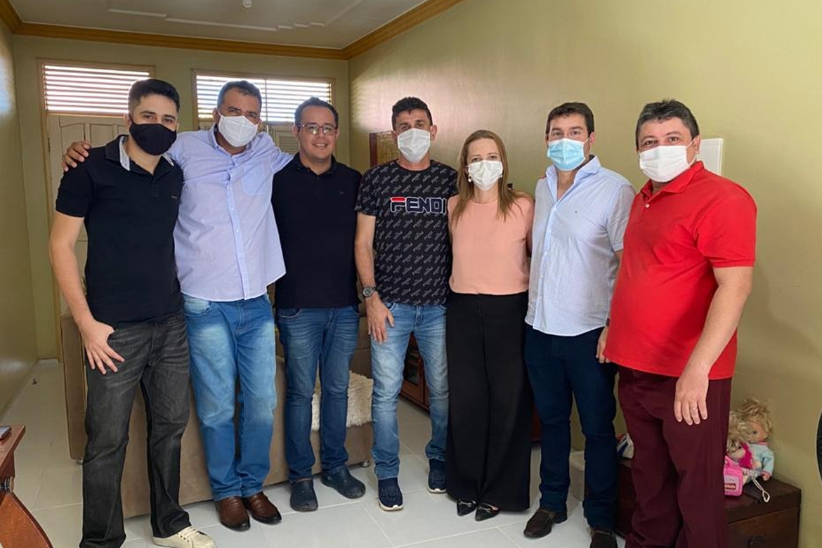 Janaína Farias visita Ipueiras e conversa sobre demandas da população