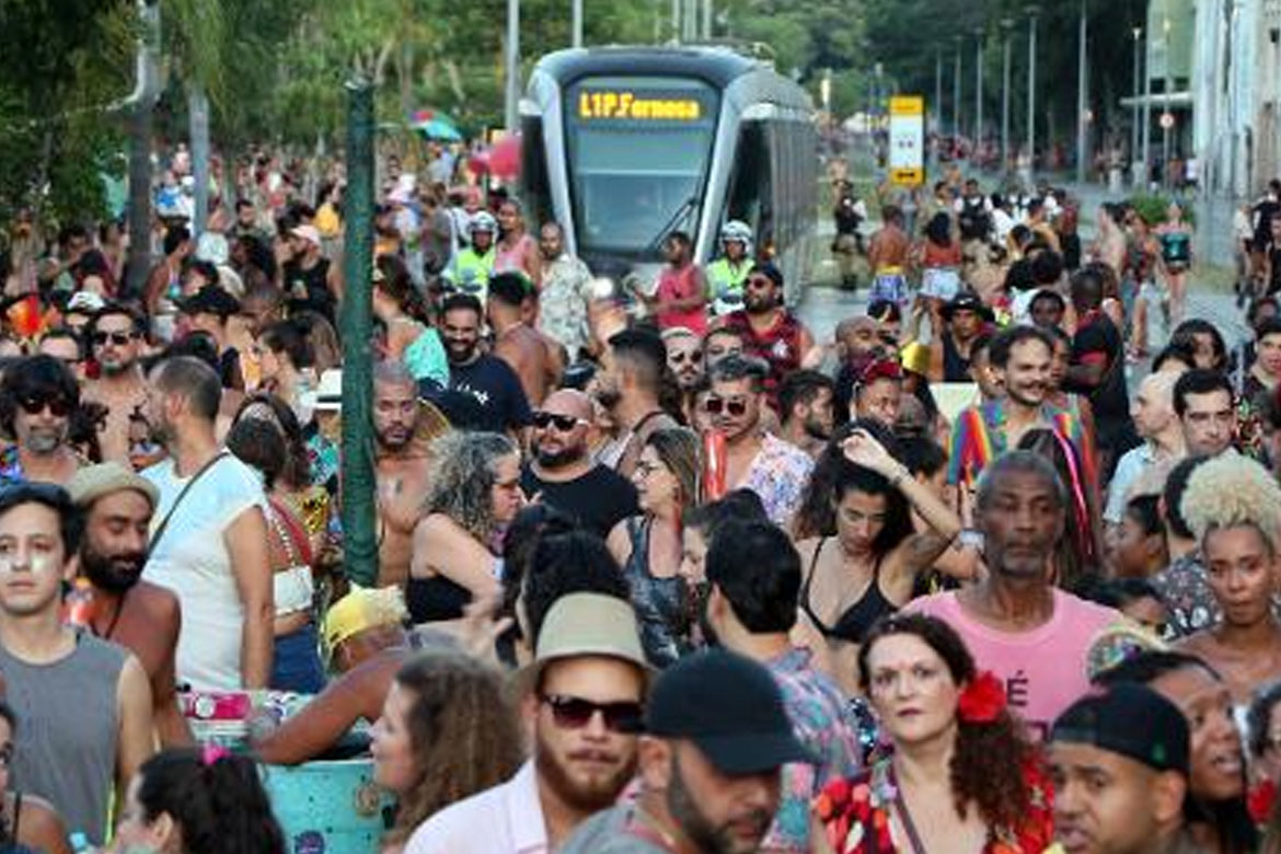 Rio de Janeiro derruba obrigatoriedade de uso de máscaras em locais fechados