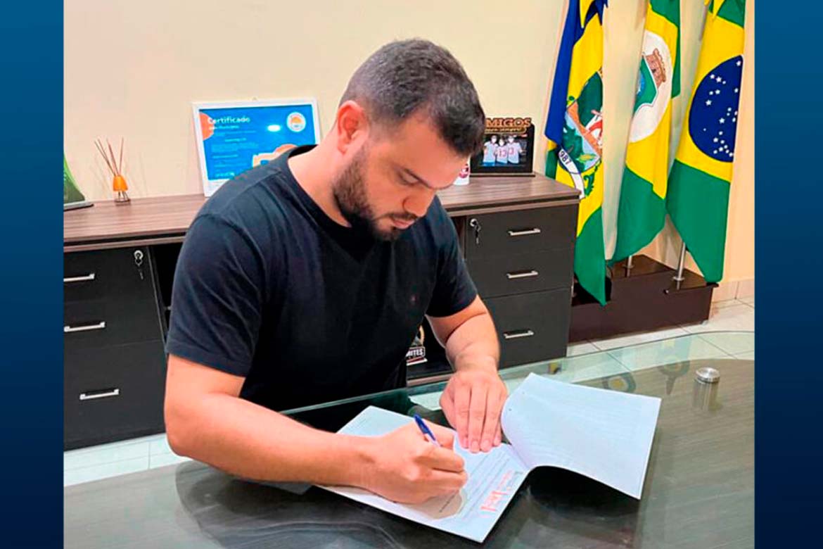 Prefeito de Ipaporanga Amaro Pereira anuncia concurso público