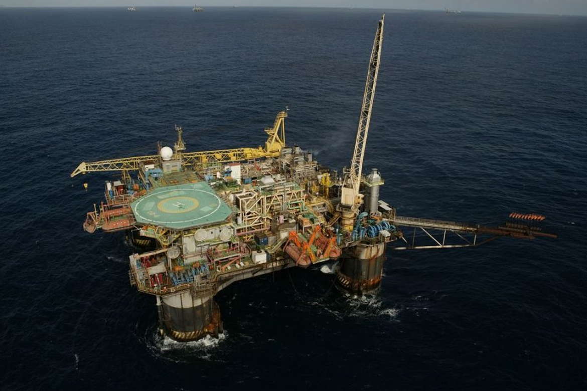 Petróleo atinge valor recorde no ano e pressiona a Petrobras