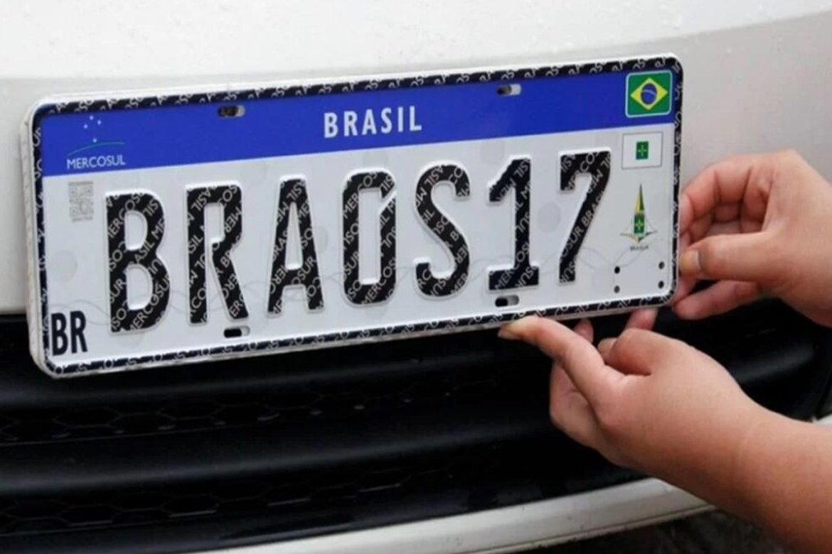 Senadores discutiram nesta terça (19) projeto para que placas de veículos voltem a informar município