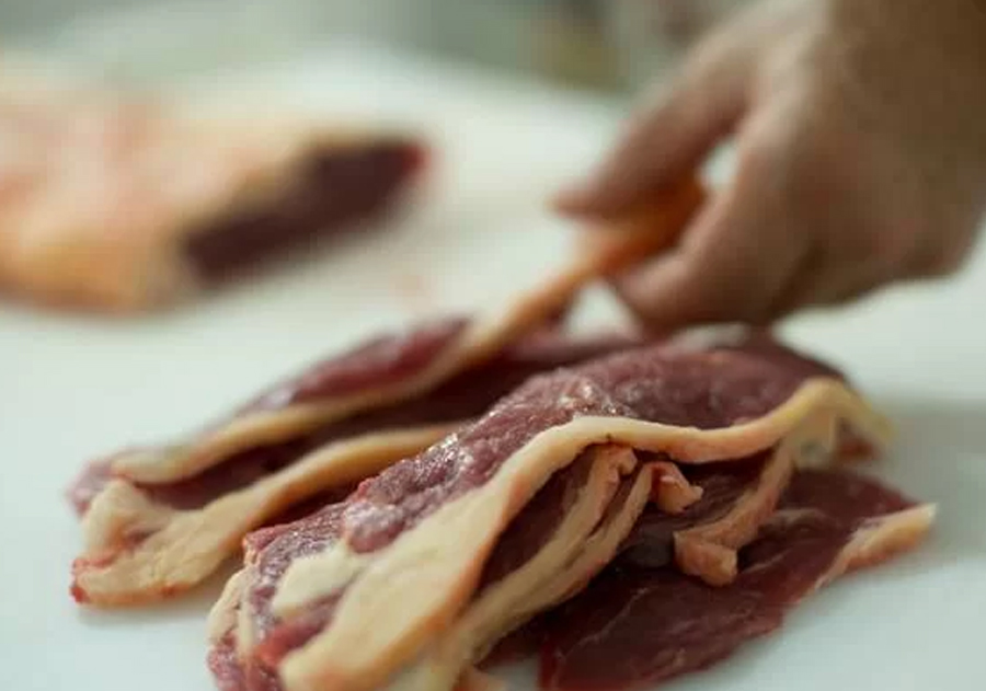 Homem é preso após tentar roubar picanha pela 2ª vez em supermercado