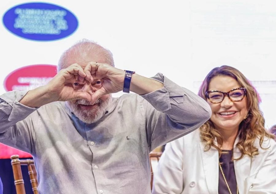 "Meu boy é impressionante", diz Janja sobre Lula após cirurgia