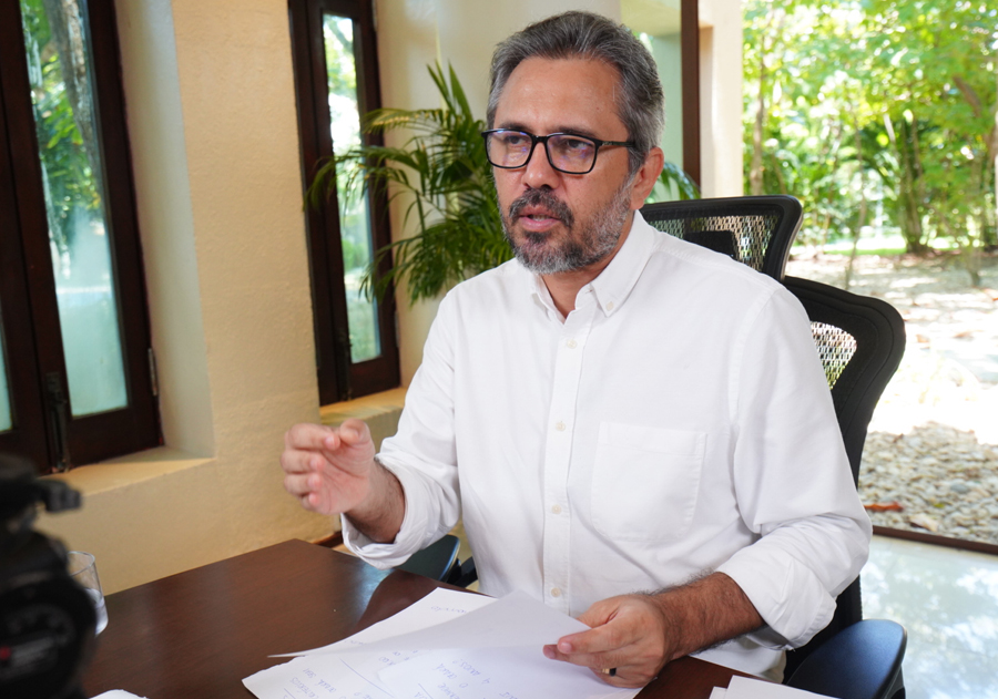Elmano confirma pagamento do piso da enfermagem para servidores do estado