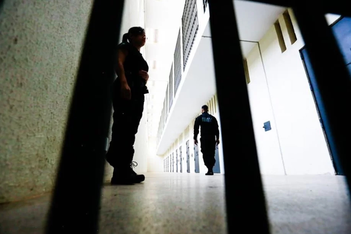 Cúpula do CV teme ser mandada a presídio federal após morte de médicos
