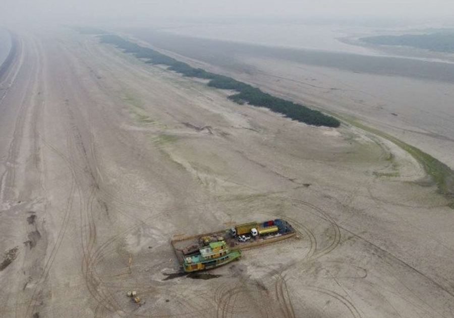 Nível do rio Negro atinge 13,49 metros, o menor da história