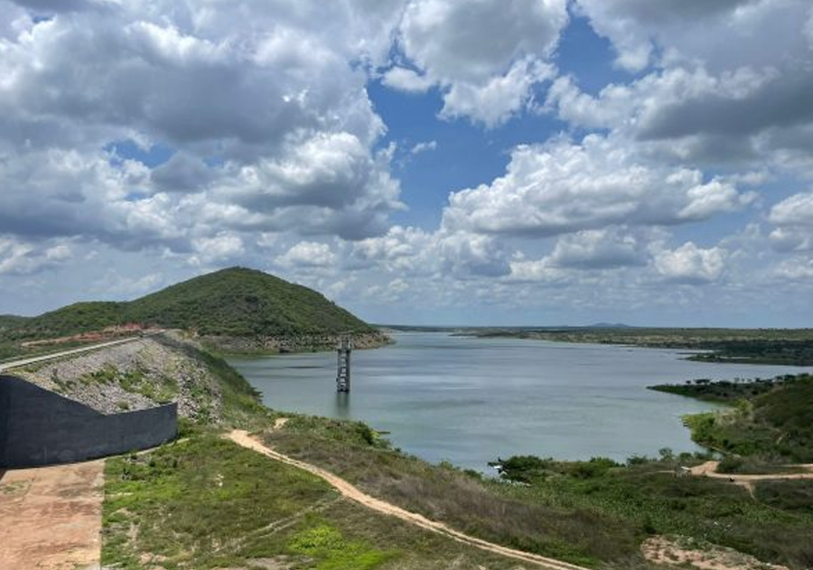 Liberação de água do açude Banabuiú vai beneficiar 22 comunidades rurais cearenses