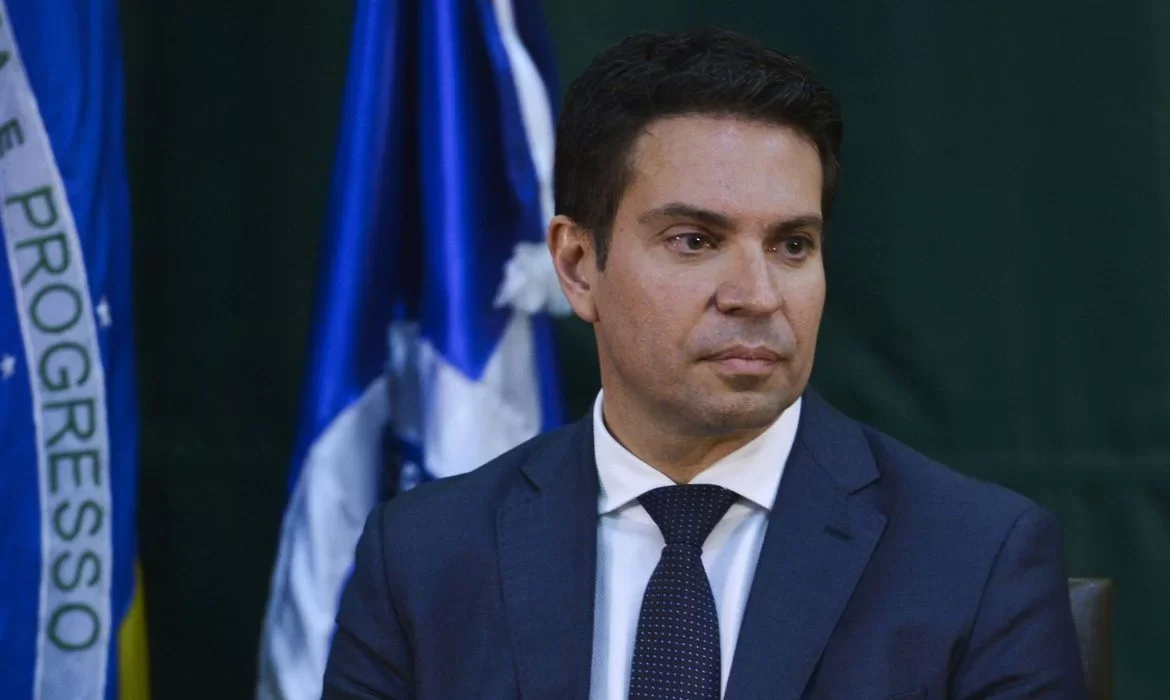 Deputado Alexandre Ramagem é alvo de busca e apreensão da PF