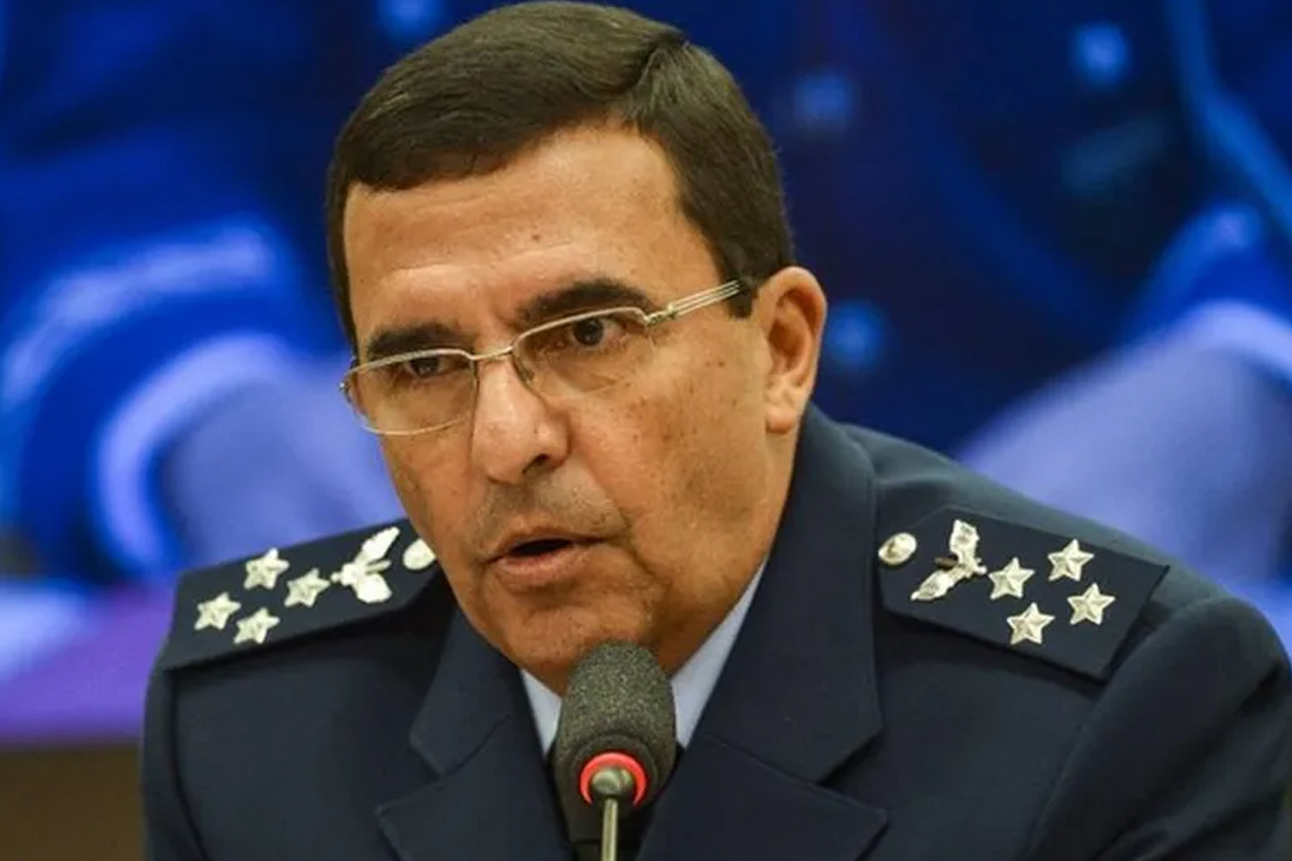Ex-comandante da Aeronáutica rebate ataques de Braga Netto