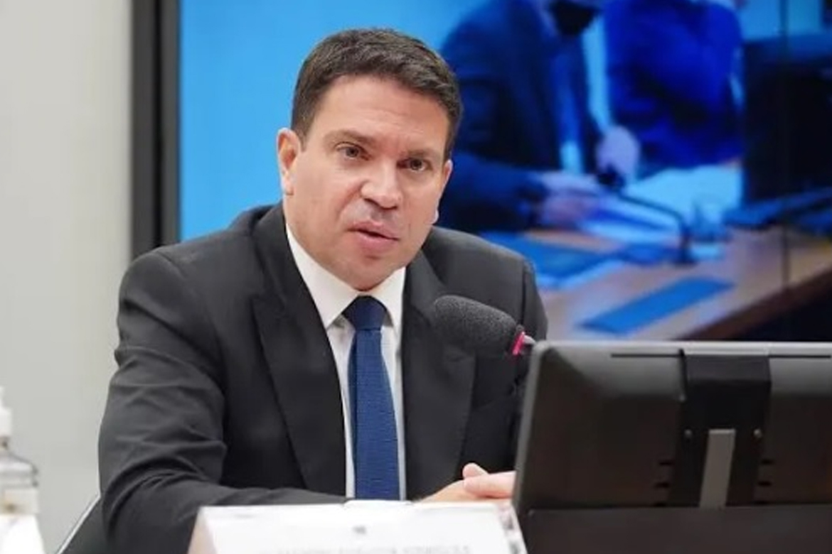 Deputados do RJ propõem Medalha Tiradentes a Alexandre Ramagem