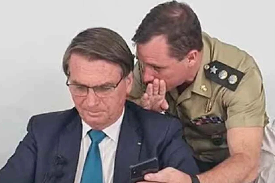 À PF, Mauro Cid conta que entregou dinheiro da venda de joias a Bolsonaro