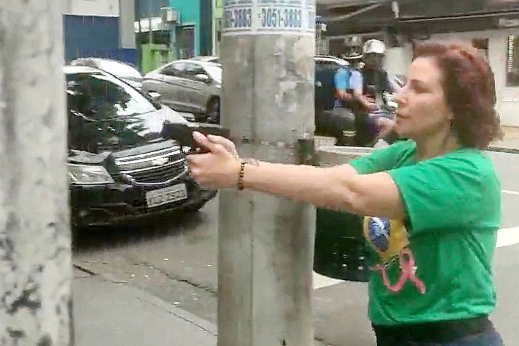 Jornalista perseguido por Carla Zambelli é condenado por difamação