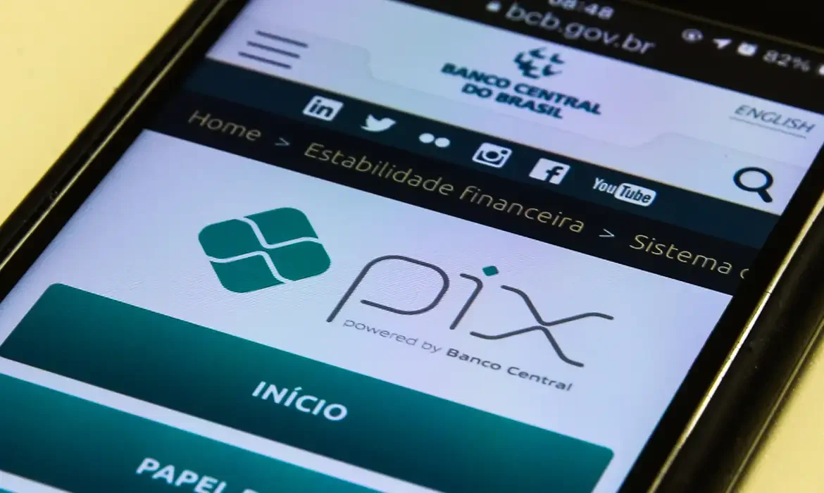 Fraudes financeiras no Brasil priorizam uso de Pix e contas de pessoas jurídicas
