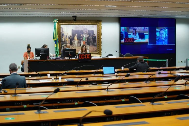 CCJ da Câmara analisa hoje propostas que limitam poderes do STF