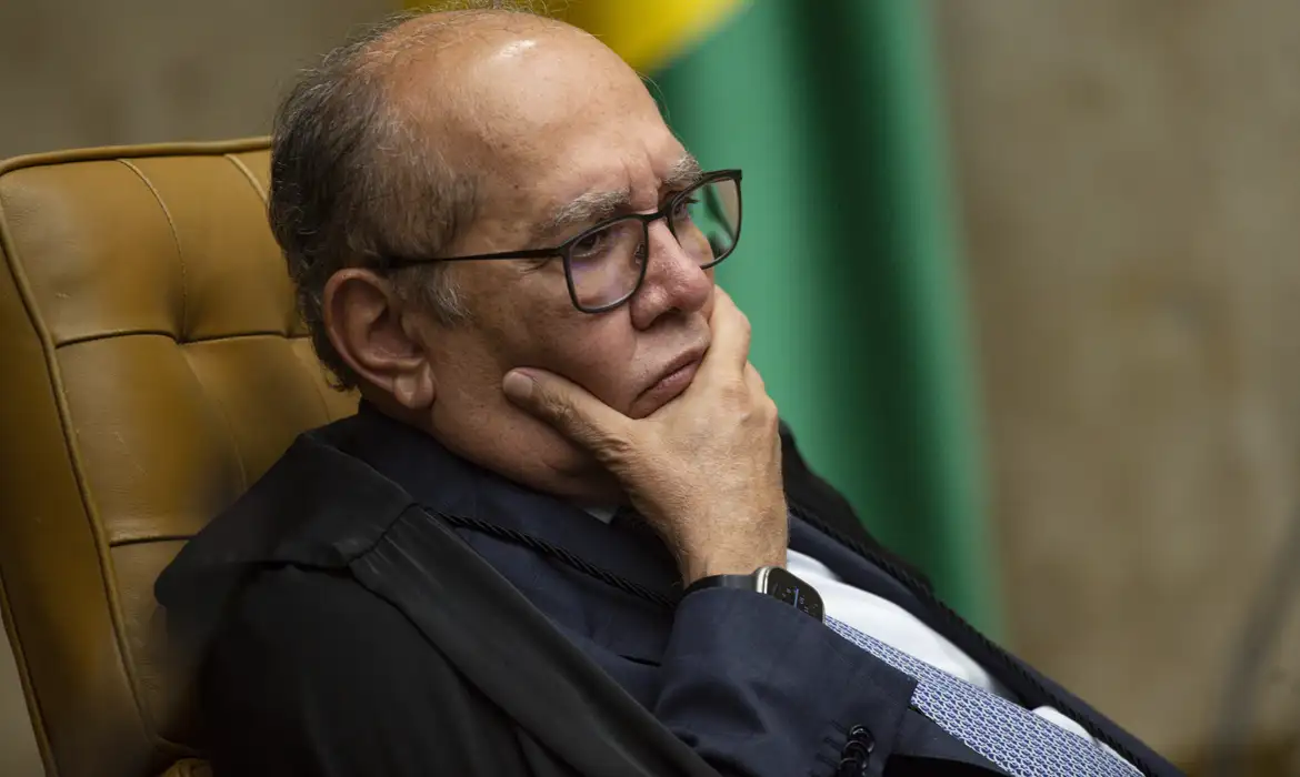 Dino encaminha à PGR pedido de apuração sobre kits de robótica que envolve Lira, diz revista