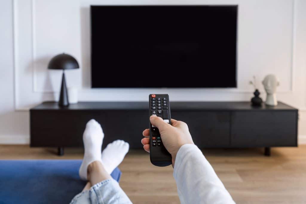 Estudo aponta qual é o limite de horas que você pode ver TV por dia