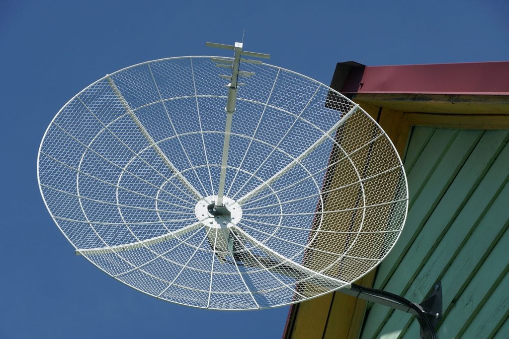 Quando a antena parabólica antiga para de funcionar no Brasil?