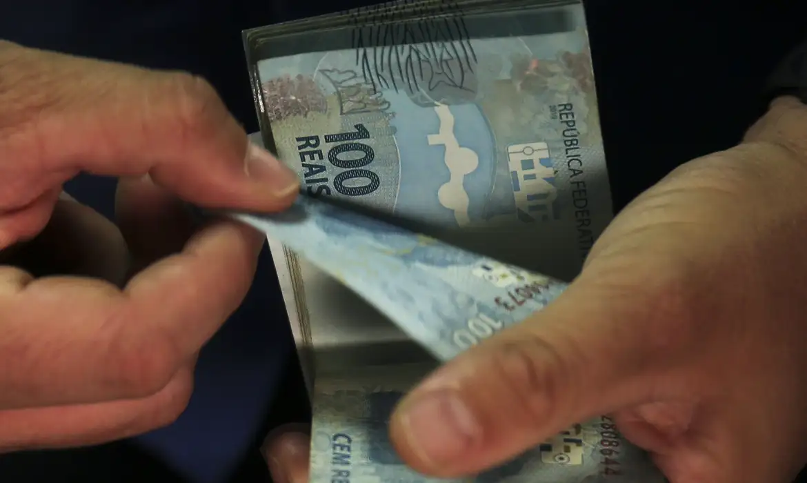 Brasileiros têm até 16 outubro para pedir dinheiro esquecido; prazo para ir à Justiça será de seis meses