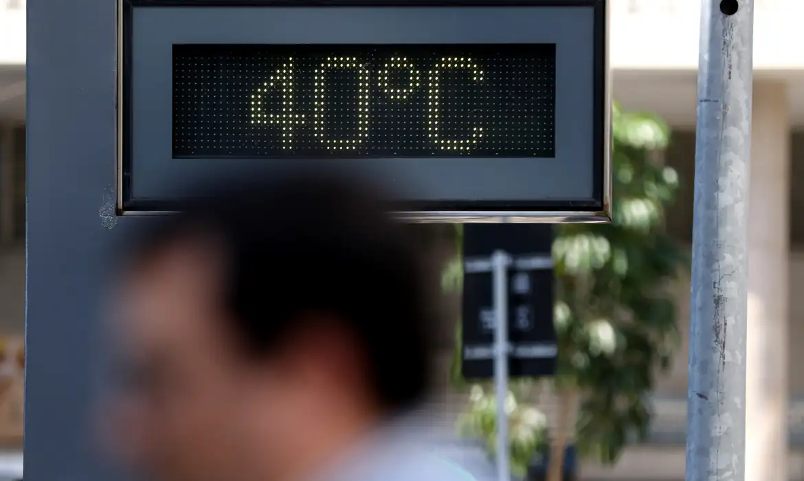 Calor mata mais que chuva, mas tema é raro na agenda de candidatos a prefeito