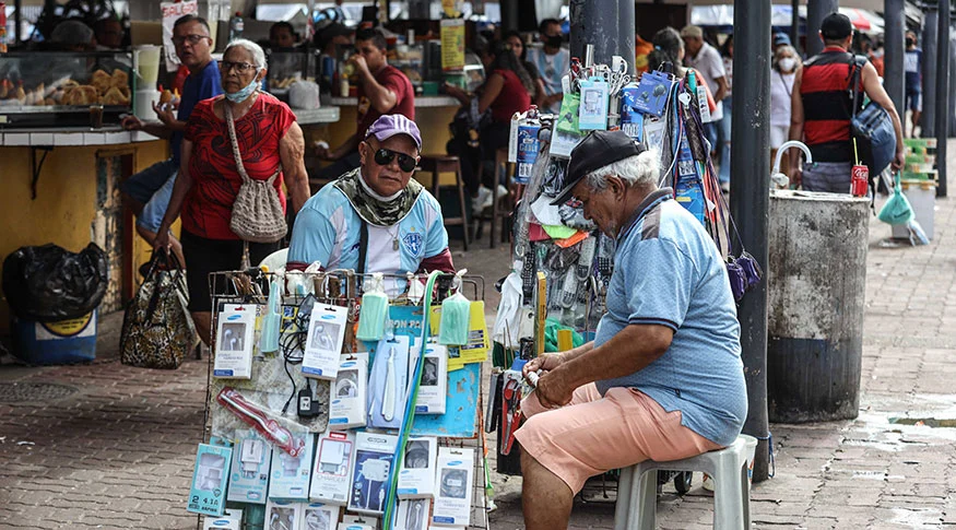 Desemprego cai a 6,6% no trimestre encerrado em agosto, segundo IBGE
