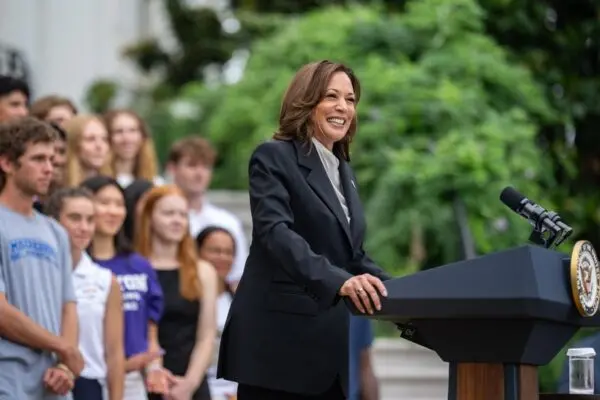 Kamala deixa Trump na defensiva em debate repleto de troca de farpas