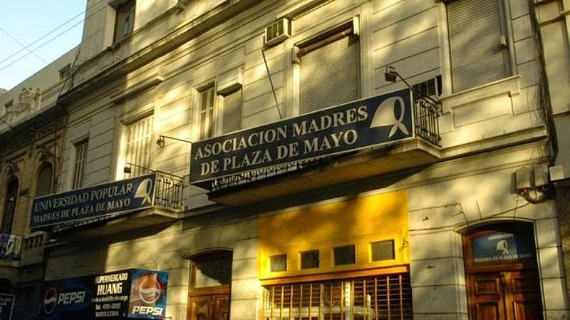 Milei é denunciado à Comissão Interamericana pelas Mães da Praça de Maio