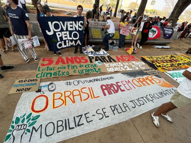 Protesto pressiona Ministério da Agricultura por queimadas; entenda