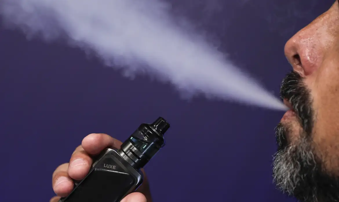 Senado vota projeto que pode liberar cigarro eletrônico nesta terça-feira