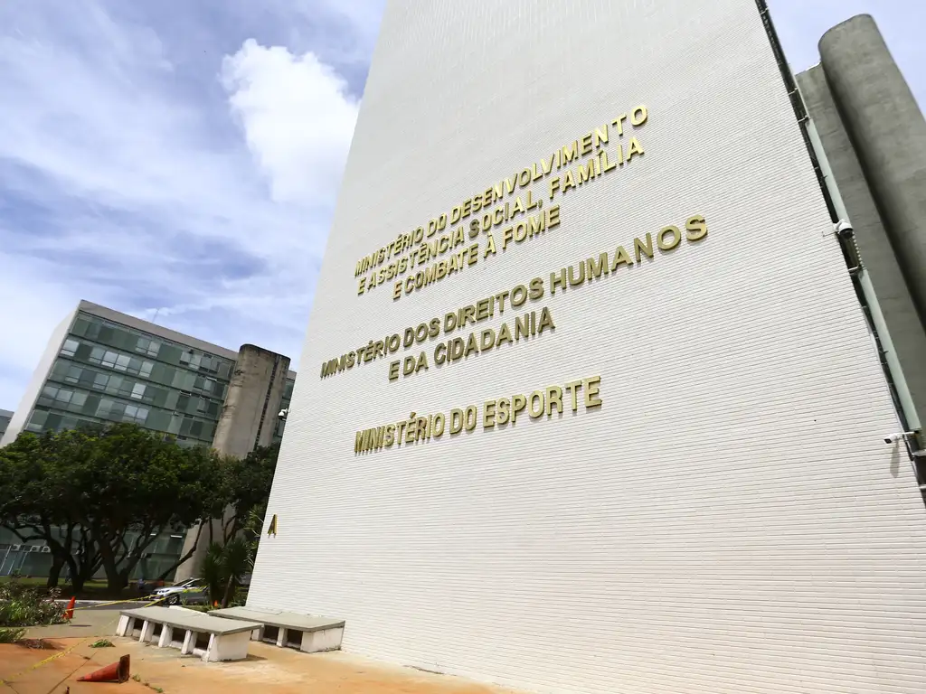 Silvio Almeida aciona Mee Too na Justiça por denúncias de assédio