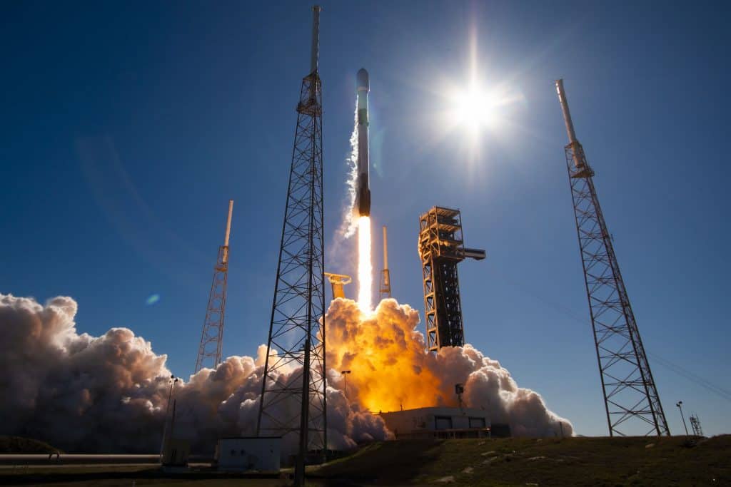SpaceX suspende lançamentos após problema com foguete