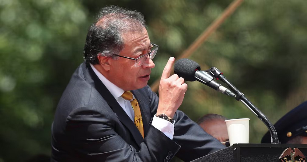 Colômbia: acossado, Petro cogita contra-ataque