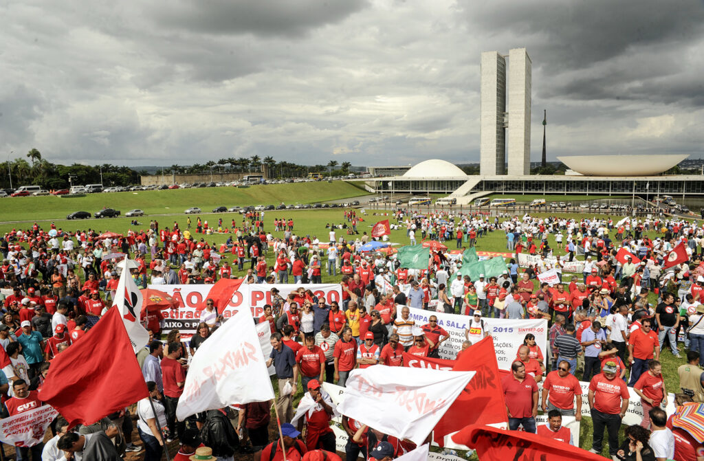 Uma encruzilhada do movimento sindical brasileiro