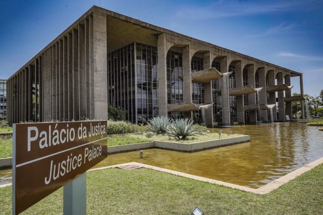 55 mil agentes podem monitorar "alvos" sem justificativa