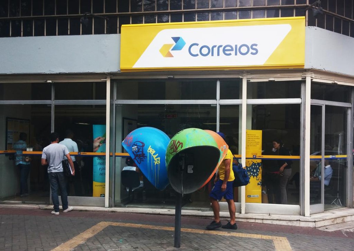 Polícia do DF investiga grupo que consegue pegar encomendas de outras pessoas nos Correios