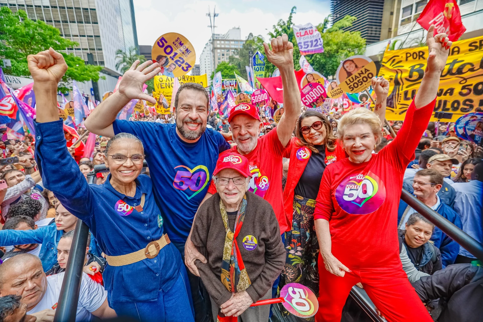 Boulos faz caminhada com Lula na Paulista e diz que farsa de Marçal foi desmascarada