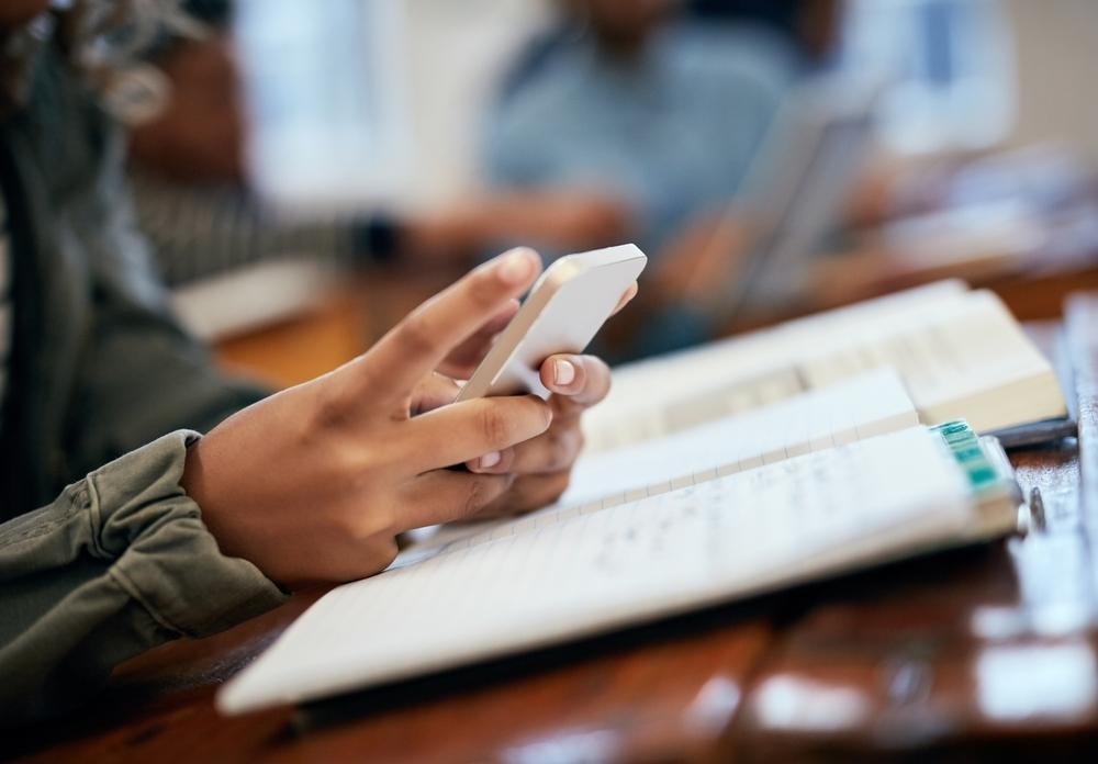 Comissão da Câmara Federal aprova projeto que proíbe uso de celular nas escolas públicas e privadas - Ceará