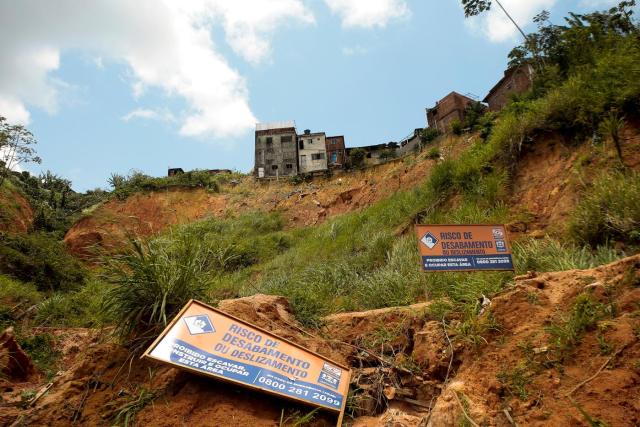 Comunidade devastada por chuva em 2022 segue sem casas