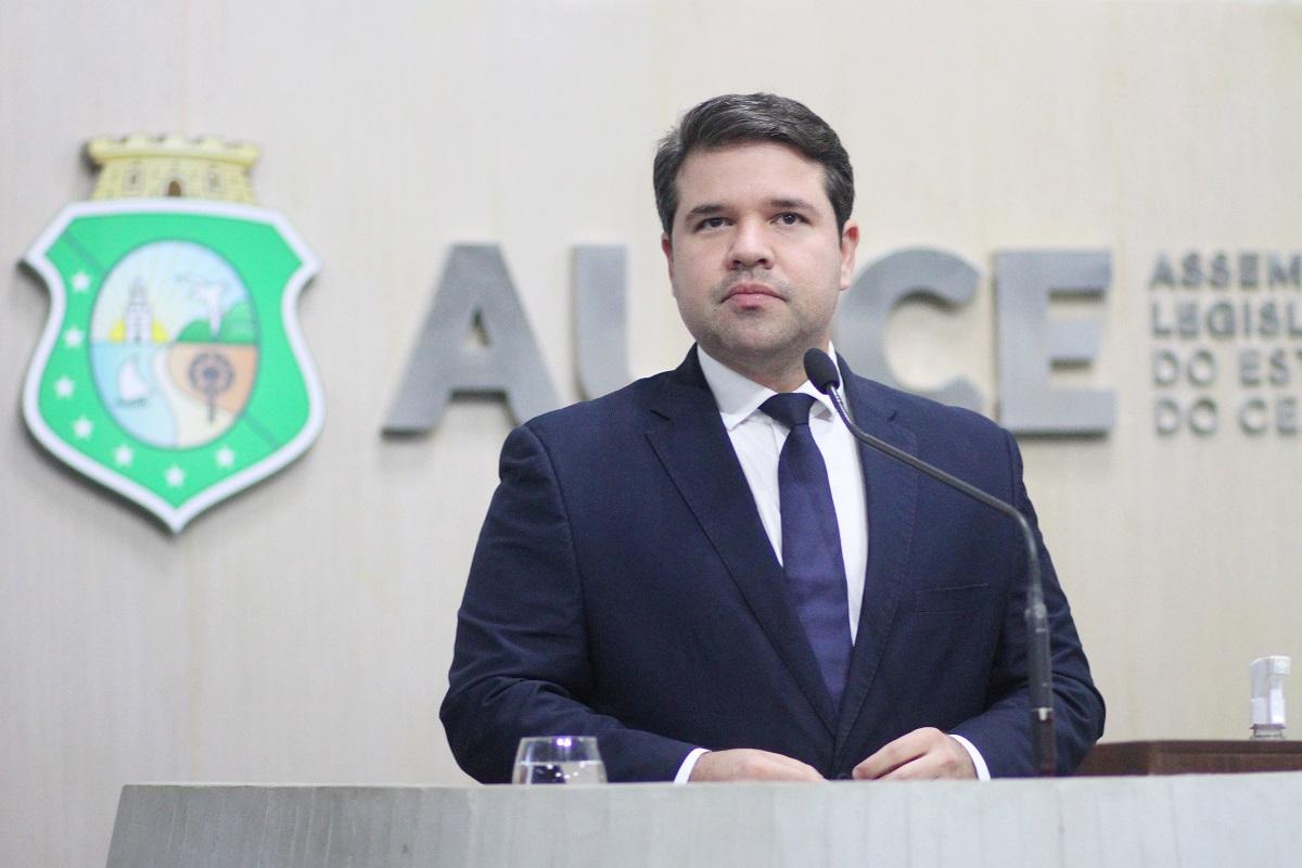 Dança das cadeiras: quem entra e quem sai na Assembleia Legislativa do Ceará pós-eleições - PontoPoder