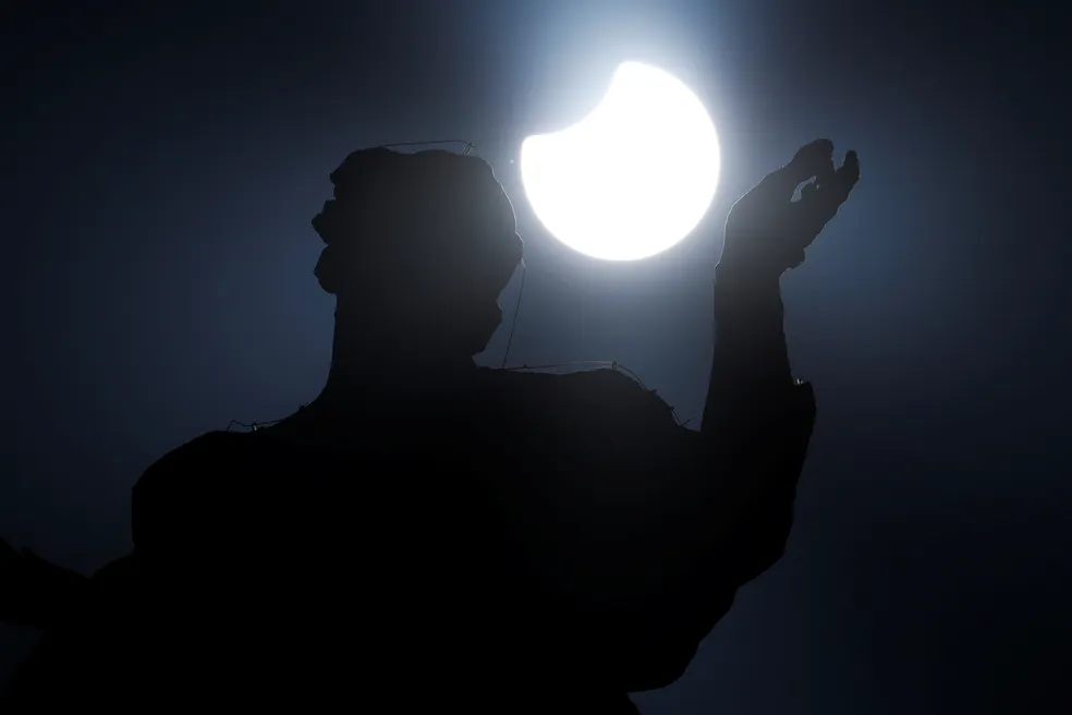 Eclipse solar anular acontece hoje e poderá ser visto como parcial no Brasil